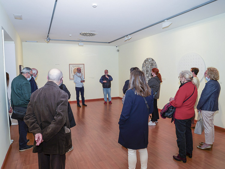 El artista junto a Luis García en la inauguración de ‘Campo de metáforas’ en el CLA. | VICENTE GARCÍA