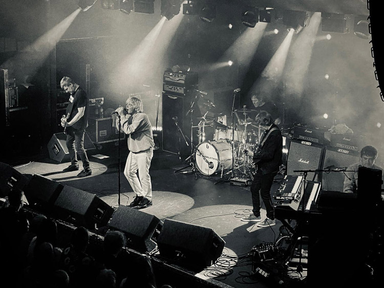 La mítica banda de Birmingham The Charlatans pondrá la guinda a esta edición del Purple Weekend.