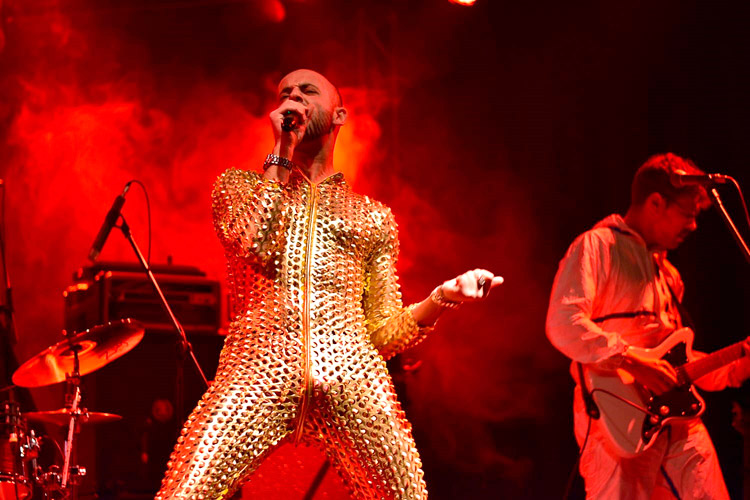 «No te fíes de un cantante que no suda», dice, dando ejemplo, el gran David Verderón.