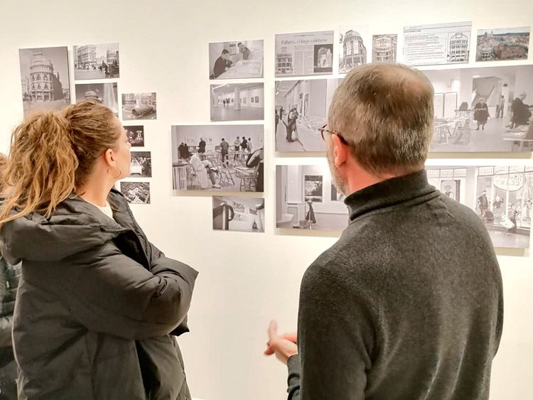 Ester Muñoz y Luis Grau durante la visita a la exposición. | MUSEO DE LEÓN