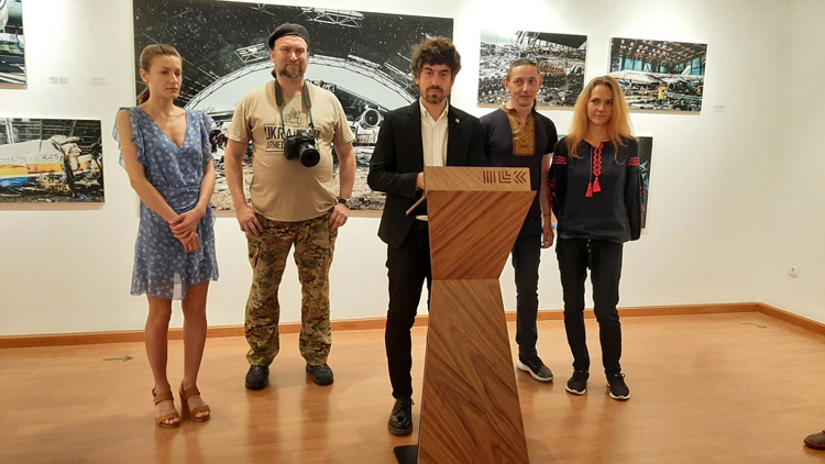 Pablo López Presa y los artífices de la exposición.