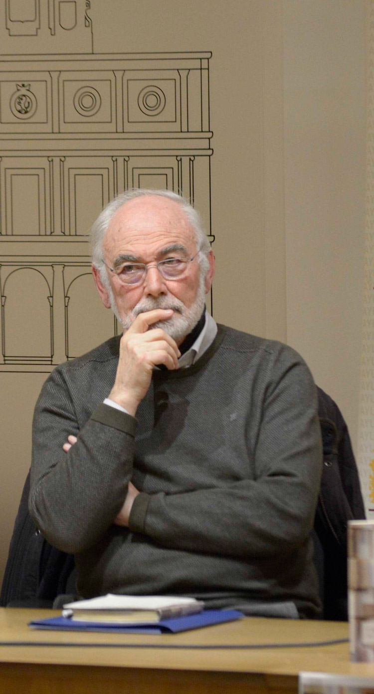 El escritor Juan Pedro Aparicio. | MAURICIO PEÑA