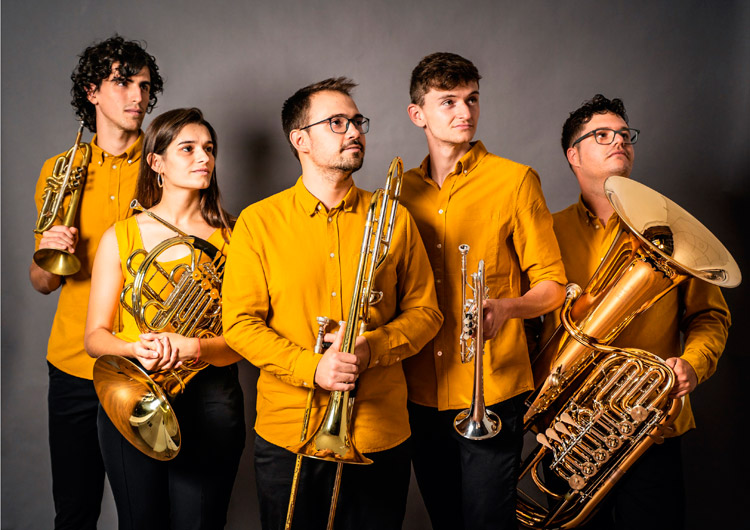 La formación de viento metal Kambrass Quintet.