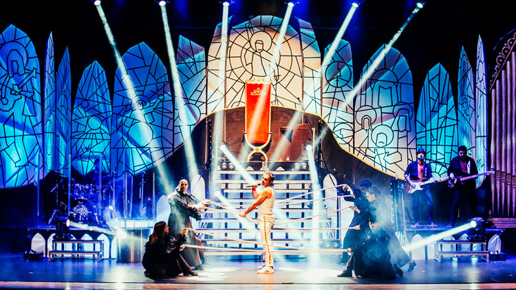 Cartel publicitario e imagen del espectáculo musical ‘We love Queen’ que rinde tributo a la banda británica.