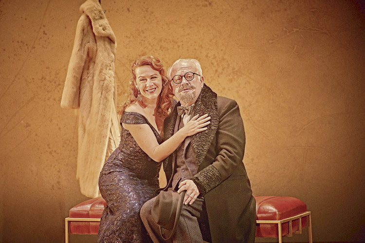 Lucía Quintana y Juan Echanove como el matrimonio Tura. | SERGIO PARRA