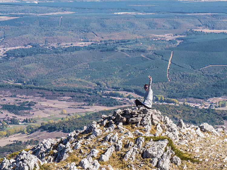 La vista desde las cumbres suele ser excelente, como ésta desde el Peñacorada. | VICENTE GARCÍA