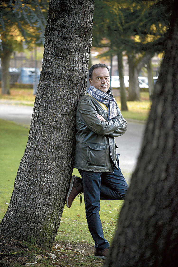 El escritor vasco afincado en León, Miguel Paz Cabanas. | MAURICIO PEÑA