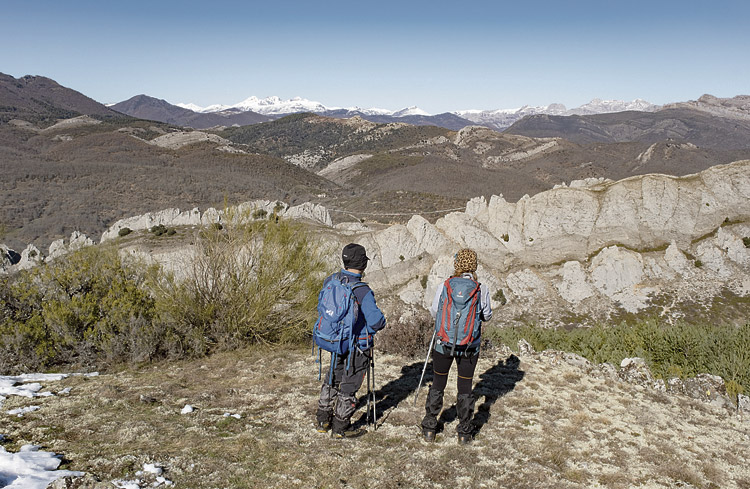 Vista de los puentes de la ferrata de Sabero desde la cresta. | VICENTE GARCÍA