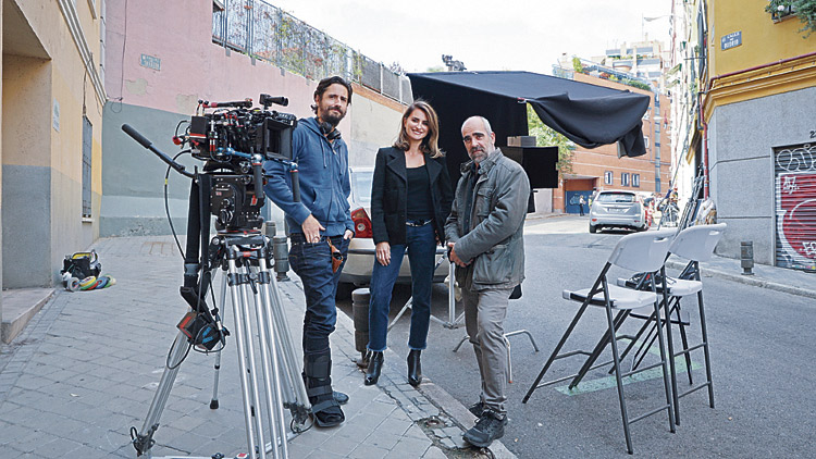 Juan Diego Botto, Penélope Cruz y Luis Tosar en el primer día de rodaje de ‘En los márgenes’.