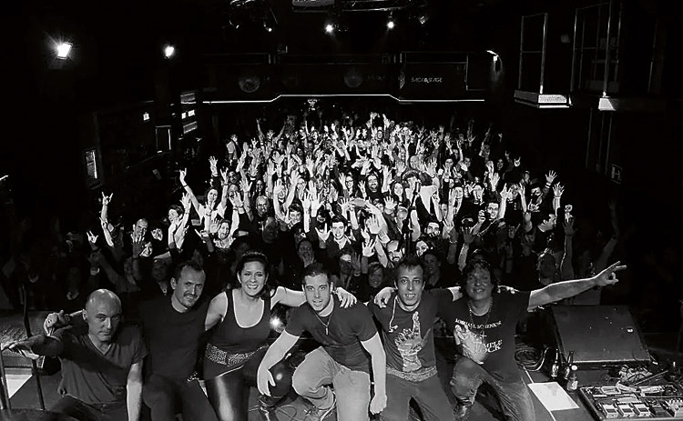 El grupo tributo Runaway en uno de sus conciertos.