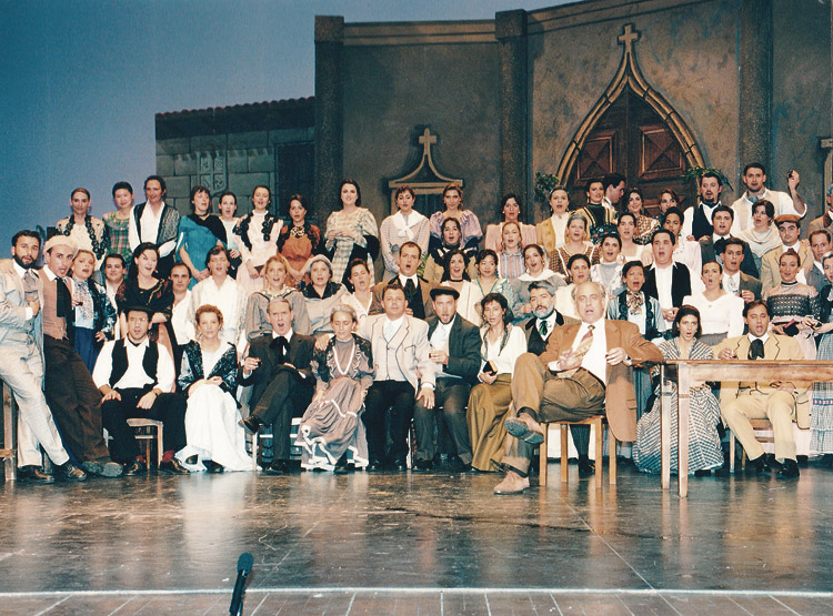 En el Teatro Jovellanos de Gijón con ‘Cavalleria Rusticana’ en el año 1996. | ULE