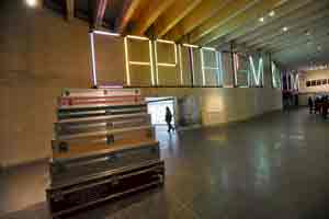 La propuesta de la artista Claire Fontaine para 'Cómo hacer arte con palabras'. | DANIEL MARTÍN