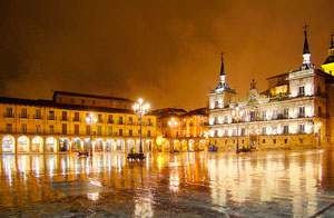 Imagen nocturna de la Plaza Mayor. | RICARDO PUENTE