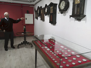 El museo muestra piezas de todos los relojeros astorganos. | P.F.