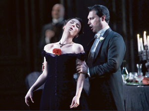 La soprano Ermonela Jaho y el tenor Francesco Demuro. | JAVIER DEL REAL