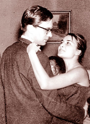 Umbral con su mujer, María España, en los primeros años sesenta.