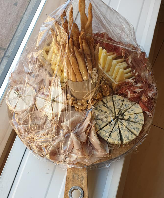 Una de las cajas de queso para repartir de 'Vida Lactea' de Ponferrada.