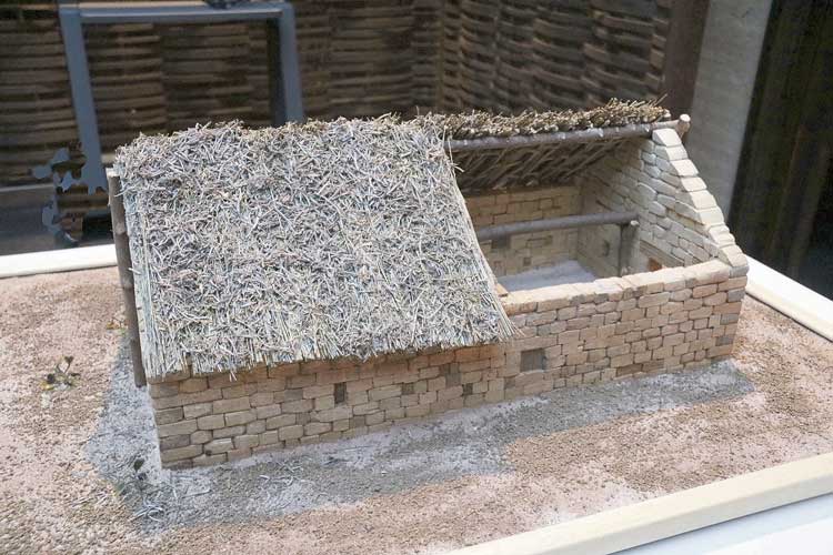 La segunda de las maquetas, más pequeña y sencilla, realizada por Juan Carlos Ponga para entender cómo eran aquellas desaparecidas ‘casas de horca’. | L.N.C.