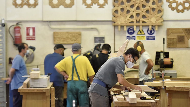 Las instalaciones del Centro de Oficios de León cuentan con grandes talleres para acoger todo el material necesario para realizar los cursos. | SAÚL ARÉN