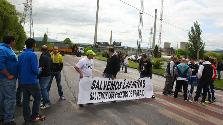 Los mineros vuelven a cortar la N-630 en señal de protesta