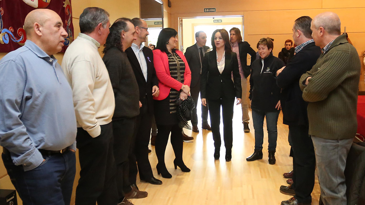 La presidenta de las Cortes se reune con las organizaciones agrarias de la Comunidad y las cooperativas en las Cortes de Castilla y León. | DIEGO DE MIGUEL (ICAL)