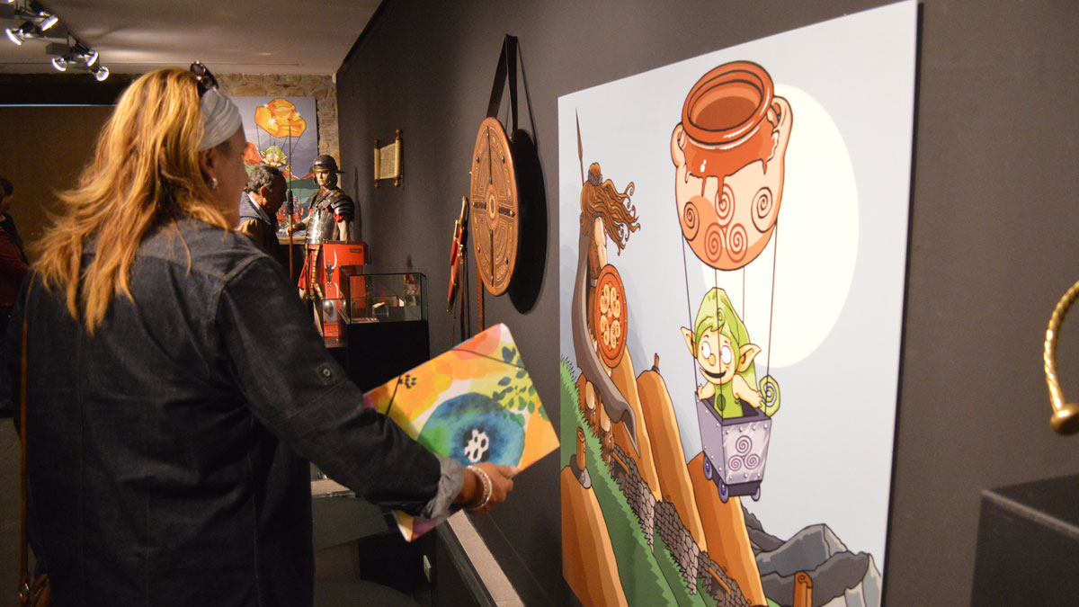 Inauguración de la exposición 'Menudo Bierzo' en el Marca de Cacabelos. | A. CARDENAL