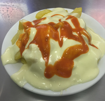 Antes del picoteo, unas bravas en La Mejillonera. Espectaculares. | S.M.