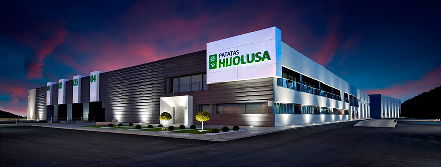 Imagen exterior de la nueva planta que Patatas Hijolusa ha construido en el polígono industrial de León tras invertir 10,5 millones de euros.