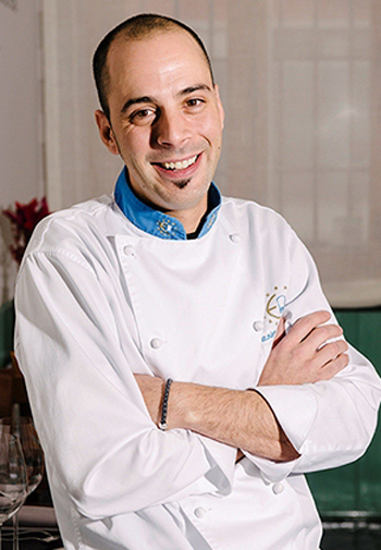 Javier Rodríguez, chef del restaurante Delirios, ubicado detrás de la Catedral de León.