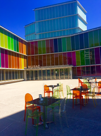 La terraza de la cafetería del Cidón Musac, en el Museo de Arte Contemporáneo, en Eras de Renueva (León). | S.M.
