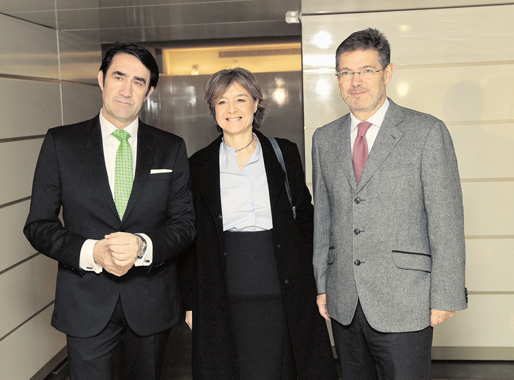 Suárez-Quiñones estuvo arropado por García Tejerina y Catalá.
