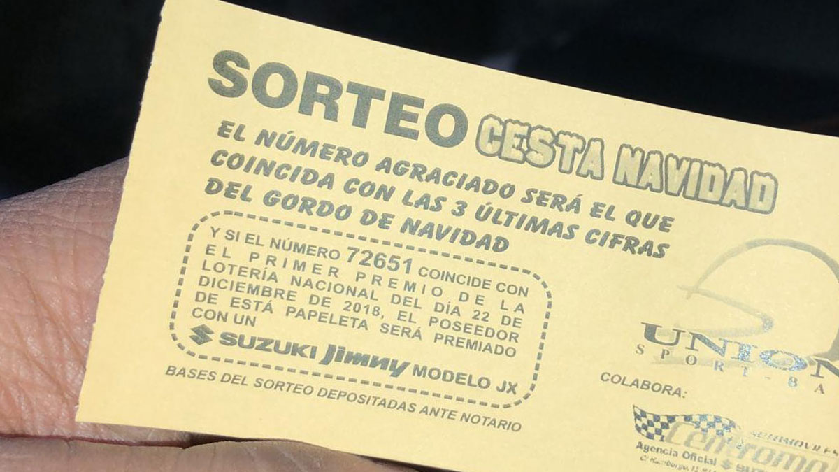 La valiosa papeleta que poseen ya los mil clientes que han podido firmar en la cesta de La Unión.