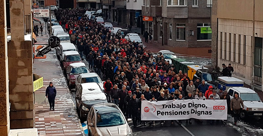 Multitudinaria manifestación por las pensiones en Villablino.