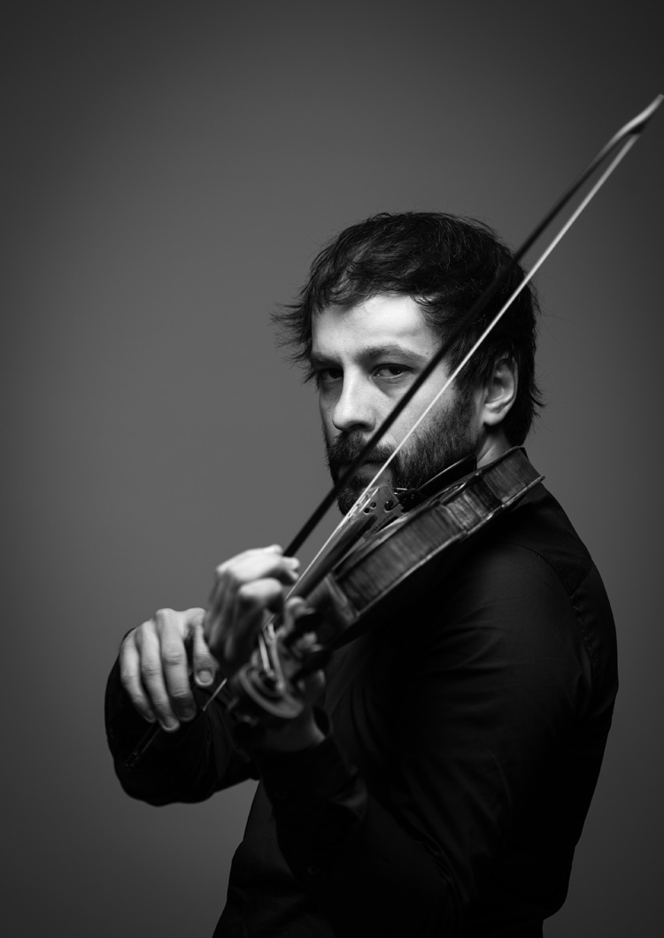 Roberto Alonso, violinista integrante del dúo Zinco.