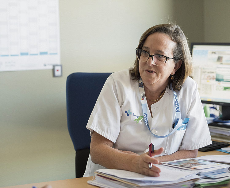 La enfermera estomaterapeuta del Hospital, Herminia Lara Sánchez. | SAÚL ARÉN