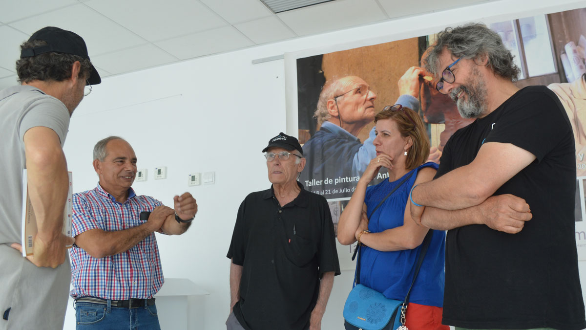 Julio López Hernández, junto a la alcaldesa, el concejal Pedro Monasterio y Tomás Bañuelos. D.M.